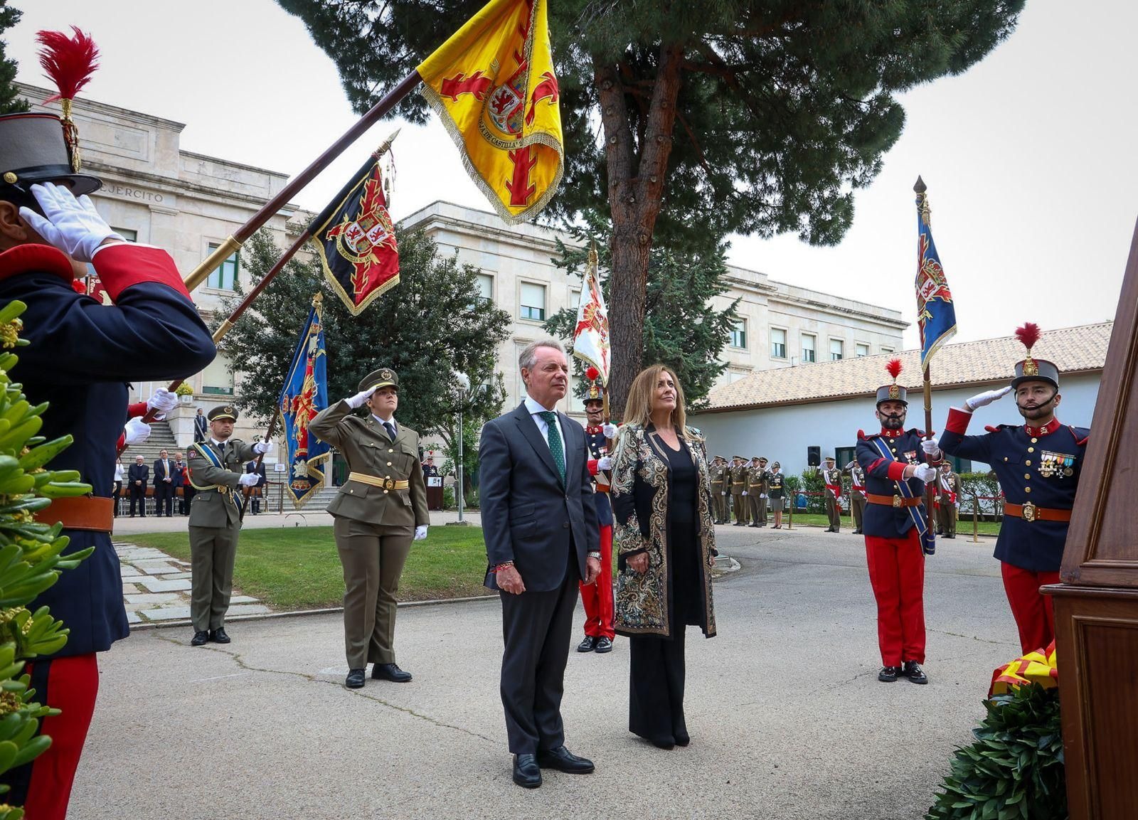 La Prof.ª María Paz García-Vera madrina de la entrega de la Enseña Nacional a la Escuela Politécnica Superior del Ejército (ESPOL) - 3